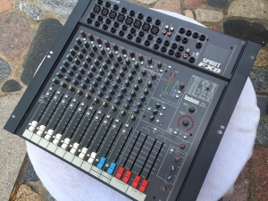 SoundCraft Spirit FX8